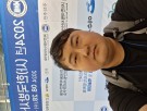 어색하고 굳은표정의 한컷 ㅋㅋ 사진이 익숙지 않아요